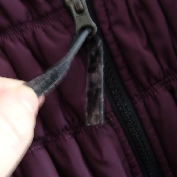 CK CALVIN KLIEN Purple Sleeveless QUILTED "PERFORMANCE" PUFFER Vest Sz LARGE - Picture 10 of 13